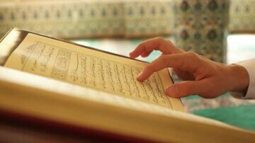 muslim-man-reading-quran